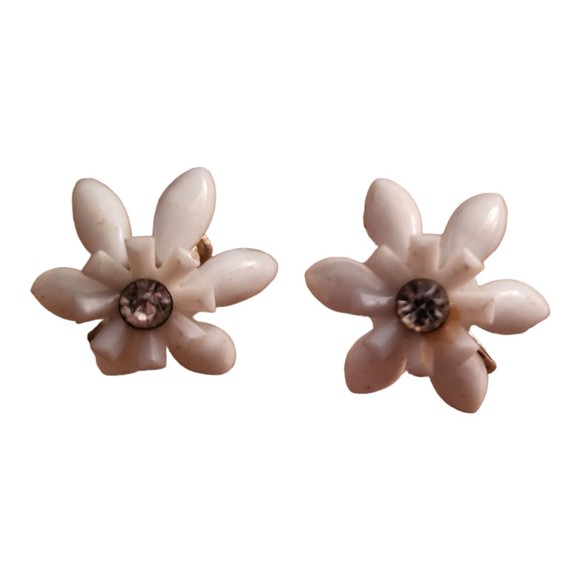 Vintage White Plastic Screw Back Flower Earrings with Rhinestone Center Daisy - Picture 1 of 3